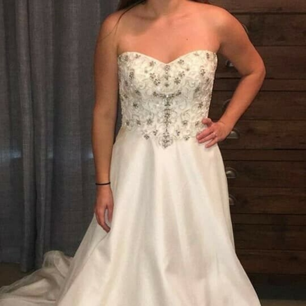 Essence of Autstralia Wedding Dress (Ivory)